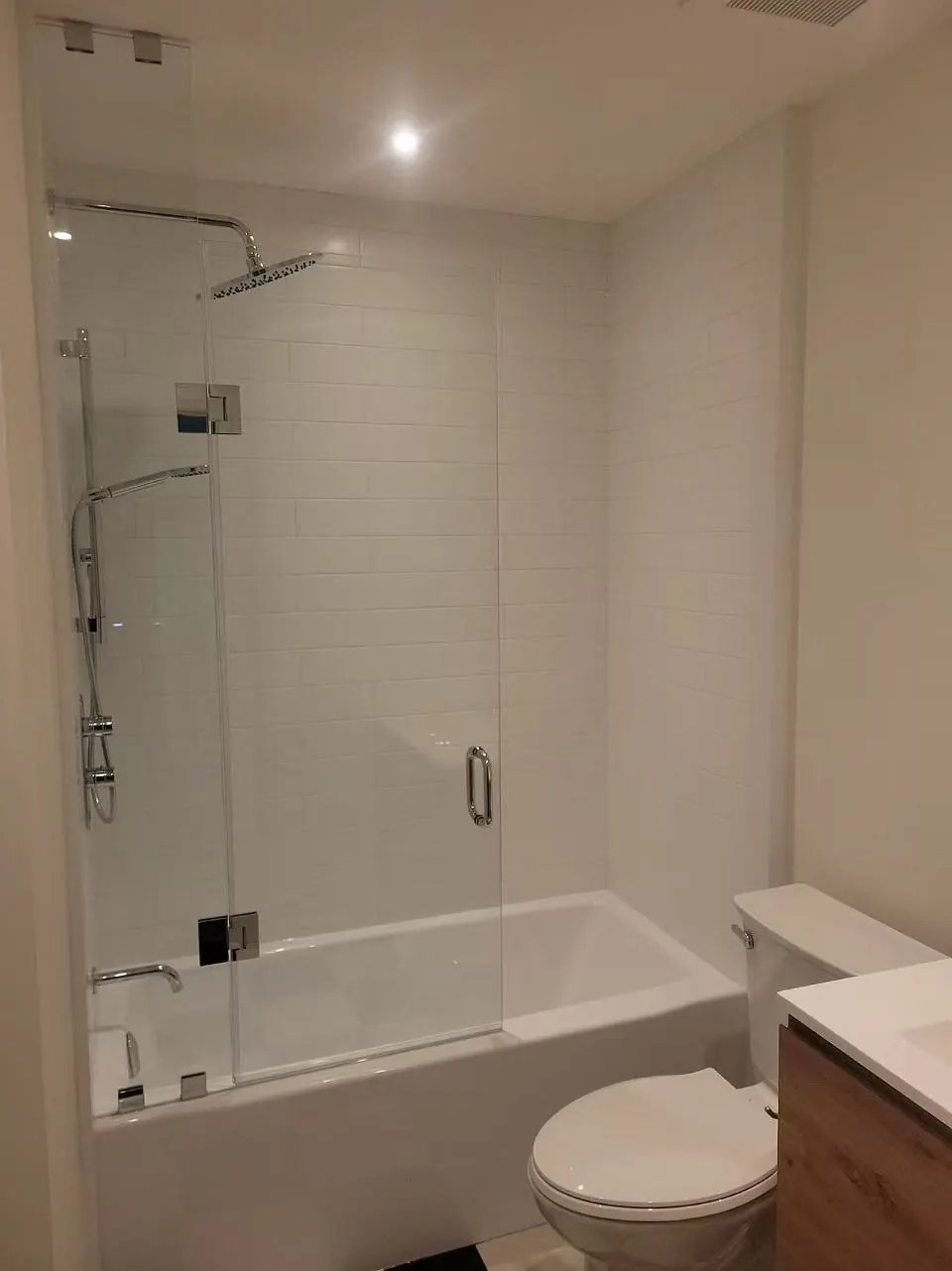 Bathtub glass screen