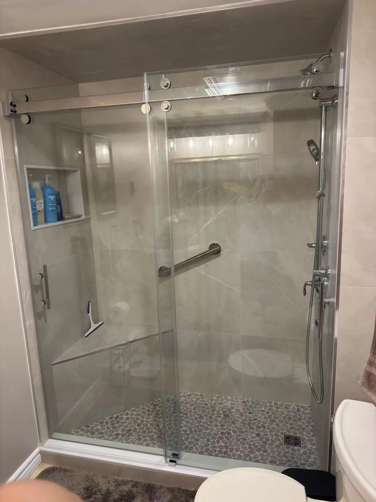 Sliding shower door
